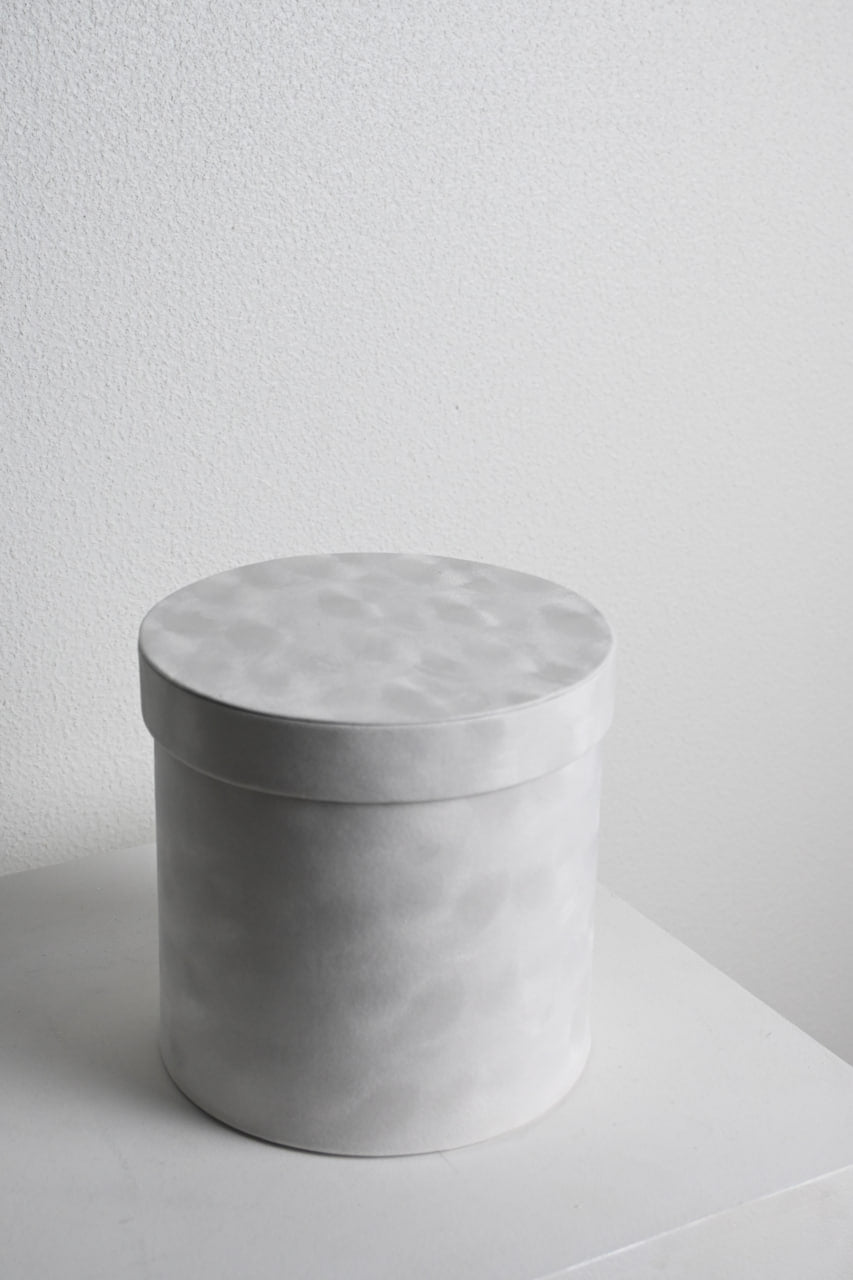 MEDIUM WHITE BOX